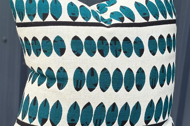 Clustnodau Collection 67cm - clustog gwyrddlas a du