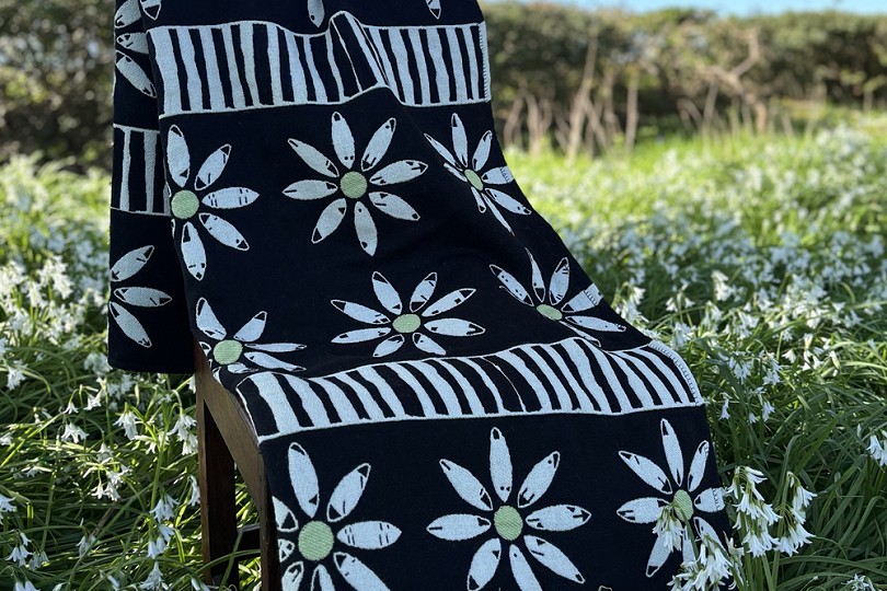 Pilar y Dyffryn blanket on a chair